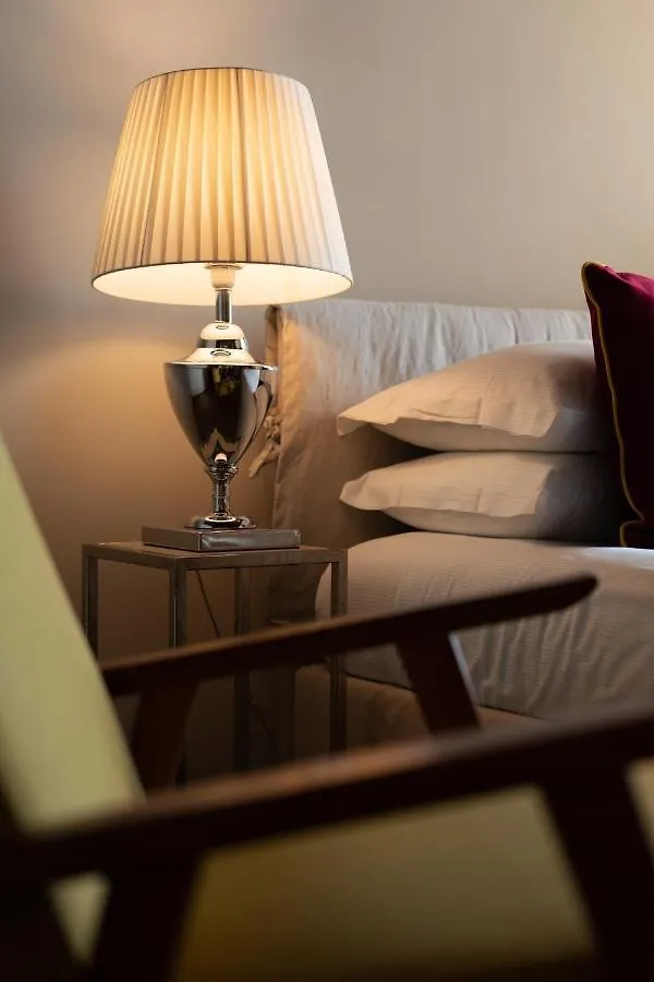 Caracciolo 13 Rooftop & Suites Napoli Daire