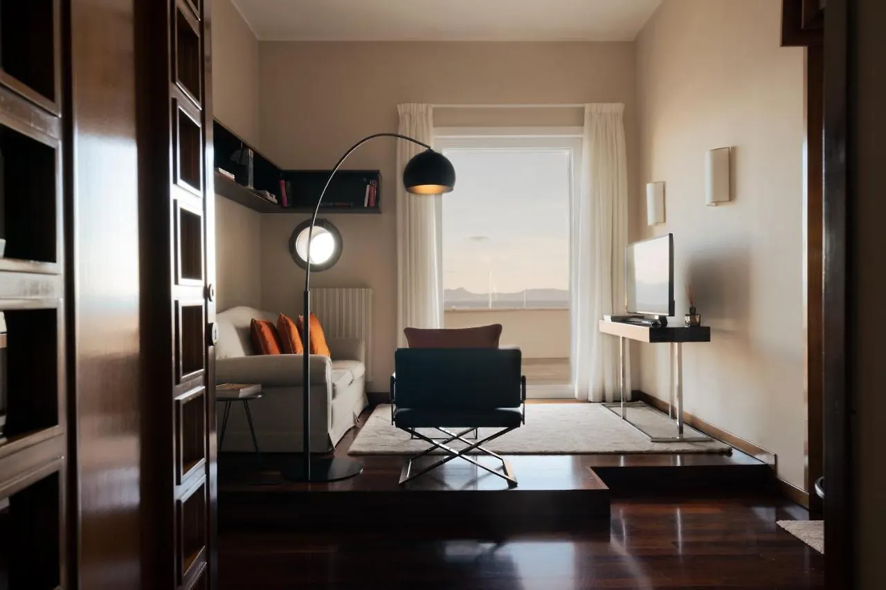 Caracciolo 13 Rooftop & Suites Napoli İtalya