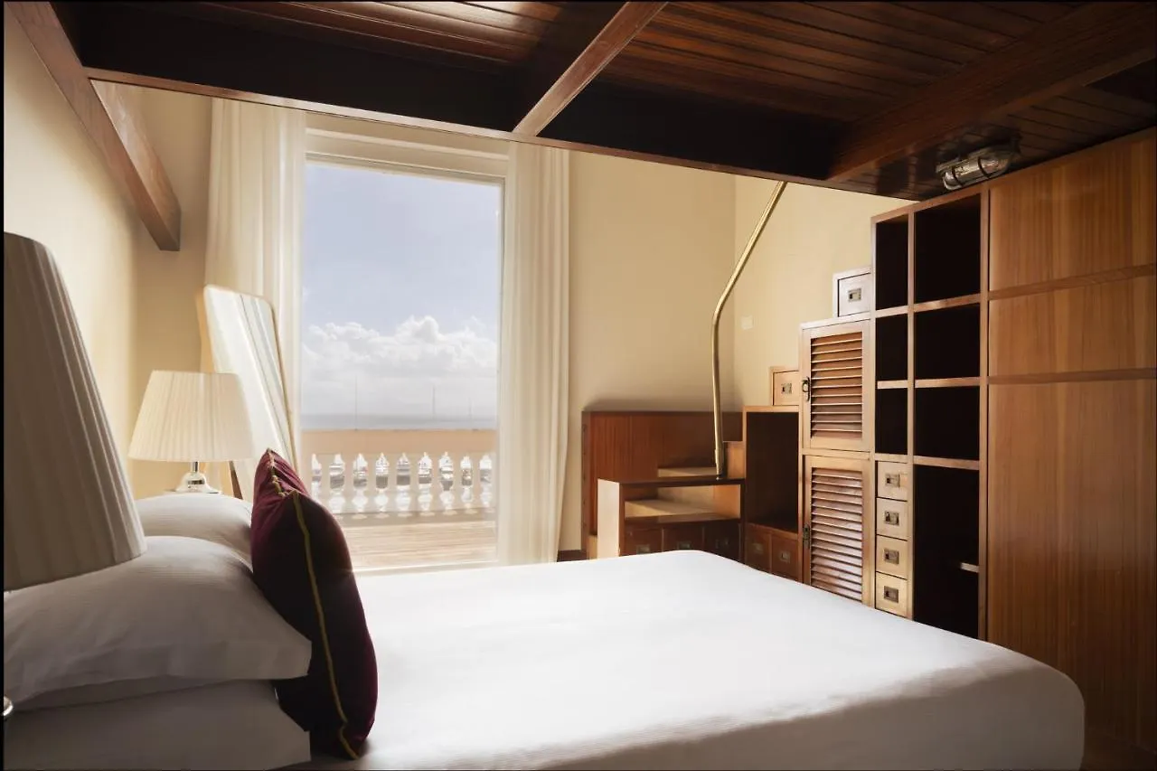 Caracciolo 13 Rooftop & Suites Napoli