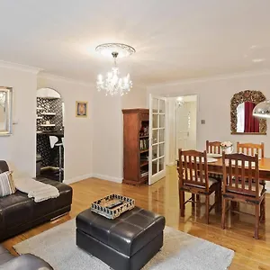 https://beautiful-and-cosy-2-bedroom-flat.cambridgehotelsuk.com
