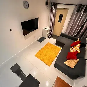 https://spacious-brand-new-one-bed-house-sleeps-4-comfortably.cambridgehotelsuk.com