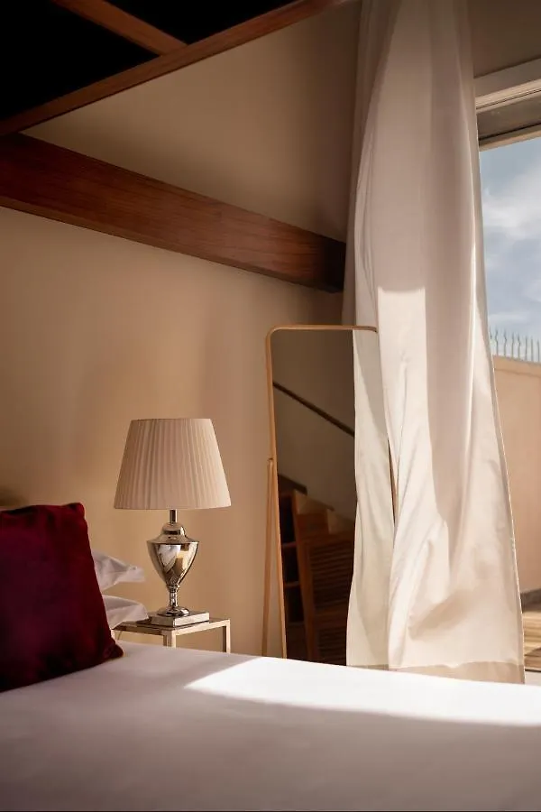 Caracciolo 13 Rooftop & Suites Neapel