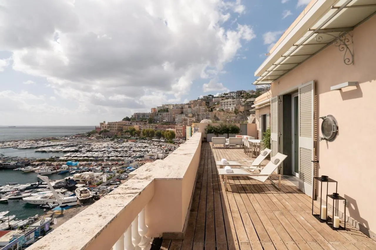 Apartment Caracciolo 13 Rooftop & Suites Neapel Italien